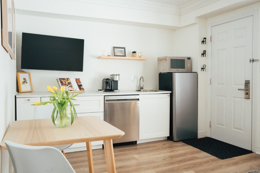 The Hydrangea Suite | Green Acres Inn - Kingston, ON